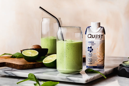 Tómate cinco minutos para ti y mezcla este batido súper verde de vainilla